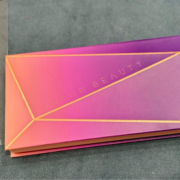 Āthr Beauty- AMETHYST CRYSTAL GEMSTONE PALETTE - Picture 3 of 4